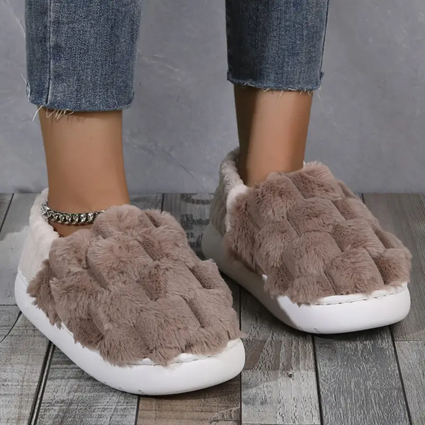 FLUFFY PLAID SLIPPERS - 40% OFF