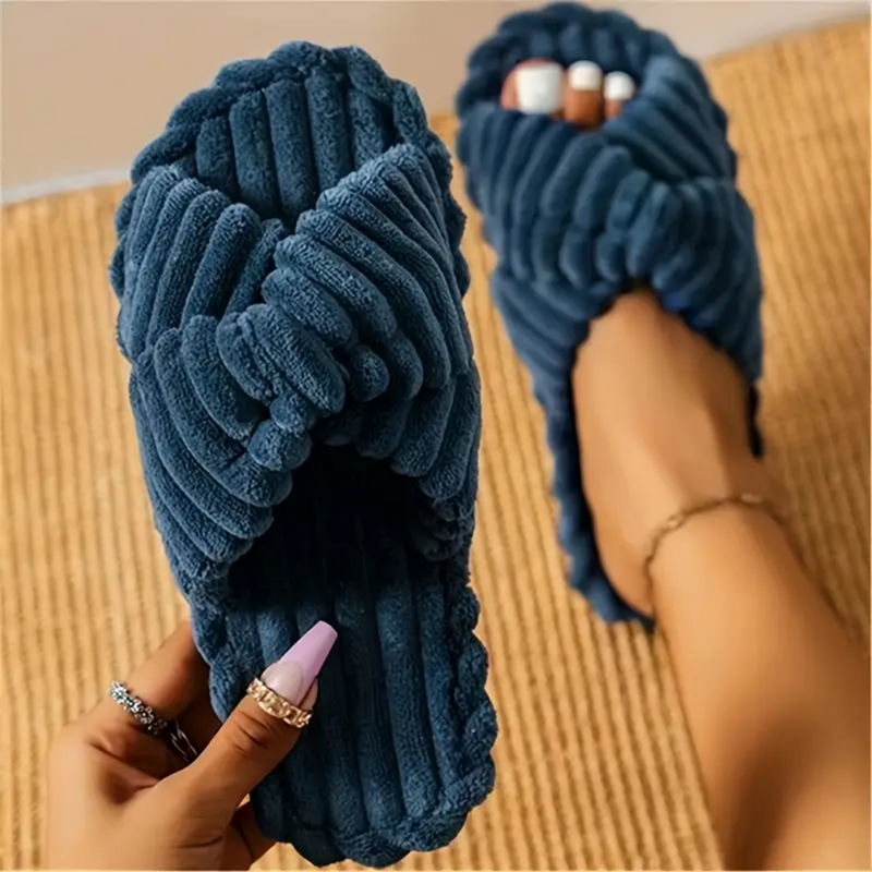 PLUSH CROSS-KNIT SLIPPERS - 40% OFF